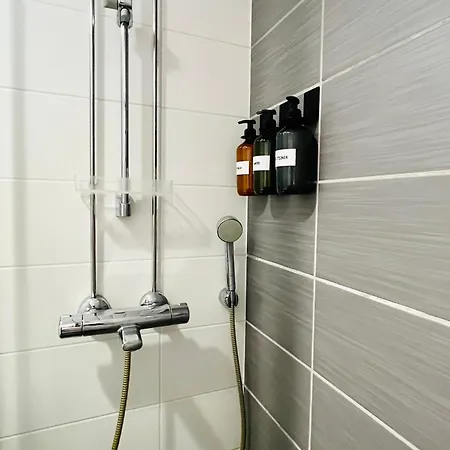 Appartement Modern Urban Tranquil, Great Location And Transport Connections